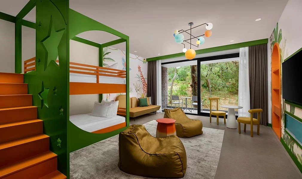 Theme Deluxe Family Room photo