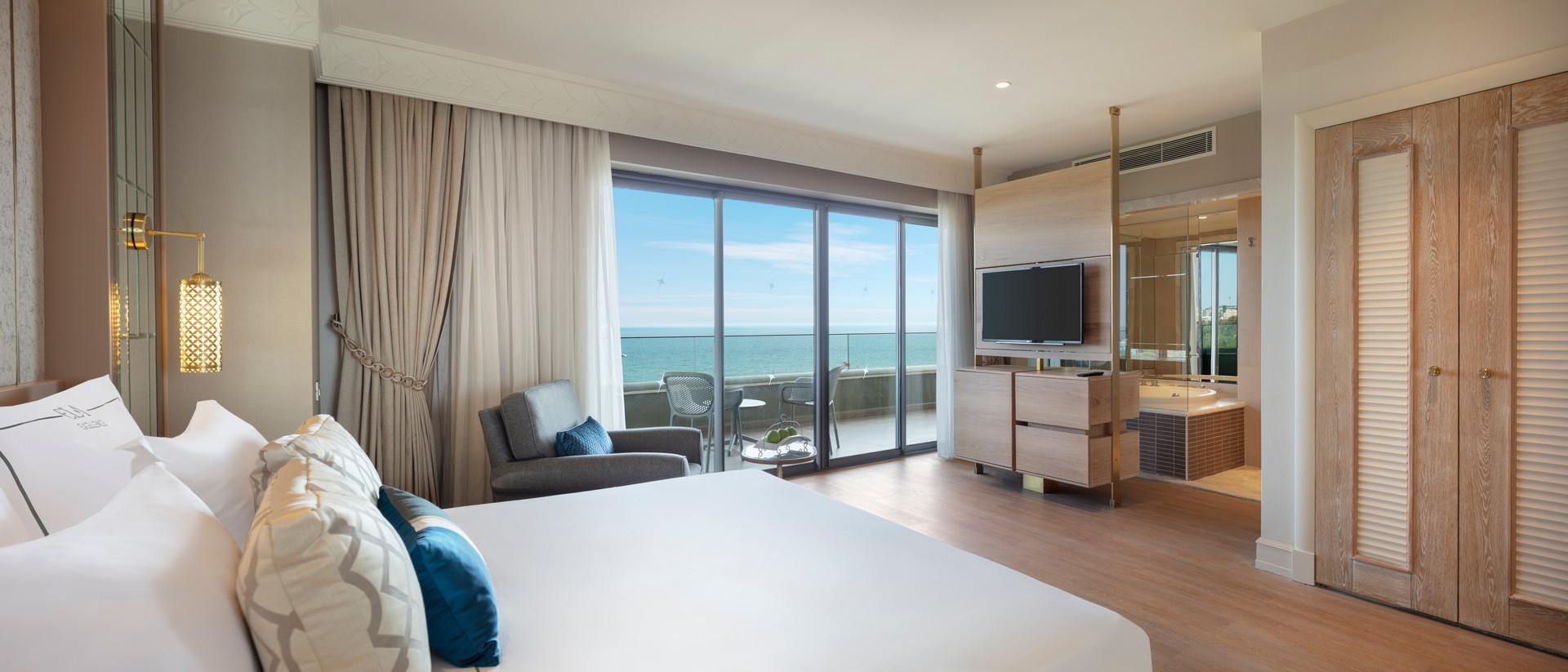 Deluxe Suite photo